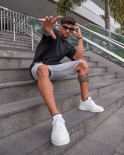 Ensaio de moda masculina numa escada, foto do Valmir